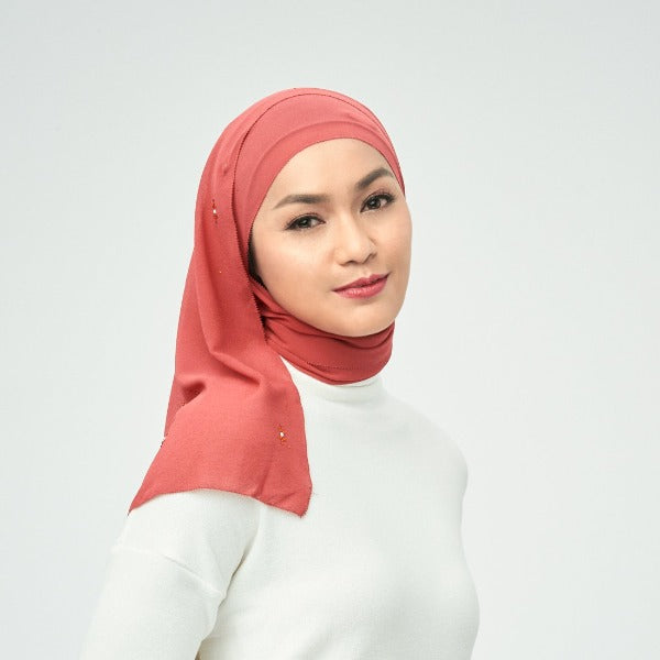 ELLE Twinkle Elle Shawl (Lipstick Red) | Isetan KL Online Store