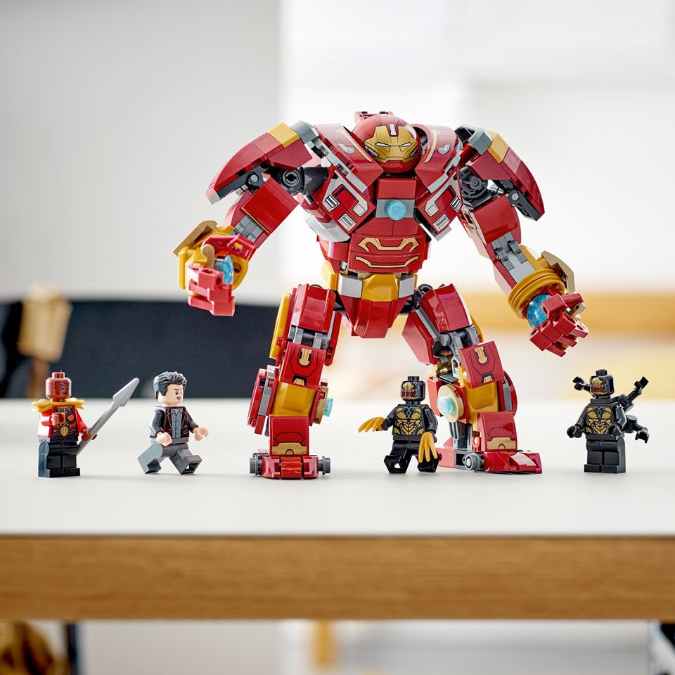 LEGO 76247 The Hulkbuster: The Battle of Wakanda | Isetan KL Online Store